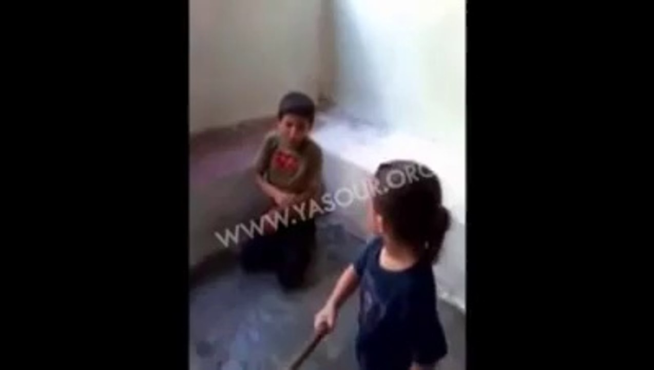 هرب من الحرب والجوع  ليتم مواجهته بالإهانة والضرب
