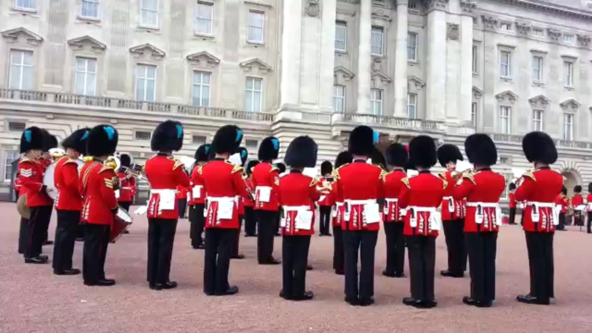⁣UK Royal Guard playing Game Of Thrones music. So impressive...