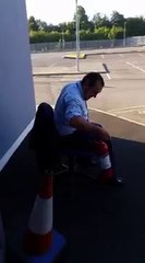 Dumb guy playing with extinguisher and FAIL!