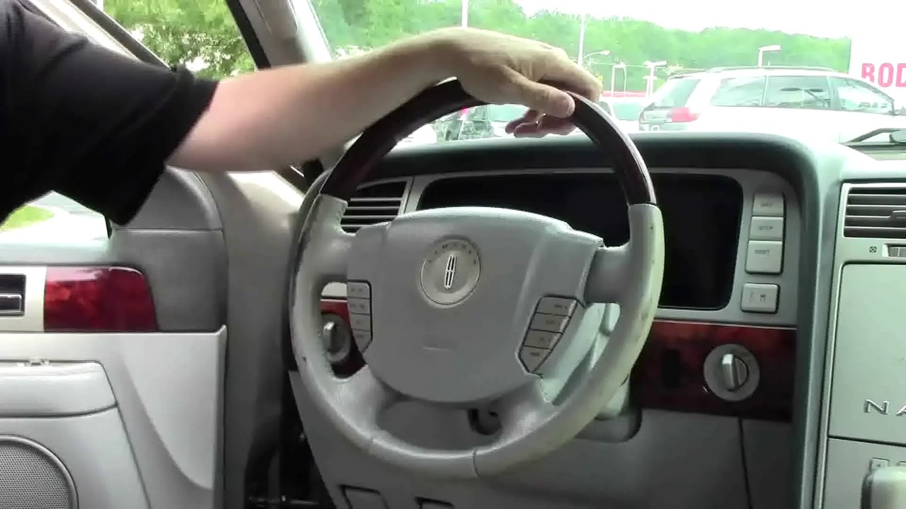 Used 2004 Lincoln Navigator 4wd for sale at Honda Cars of Bellevue...an Omaha Honda Dealer!