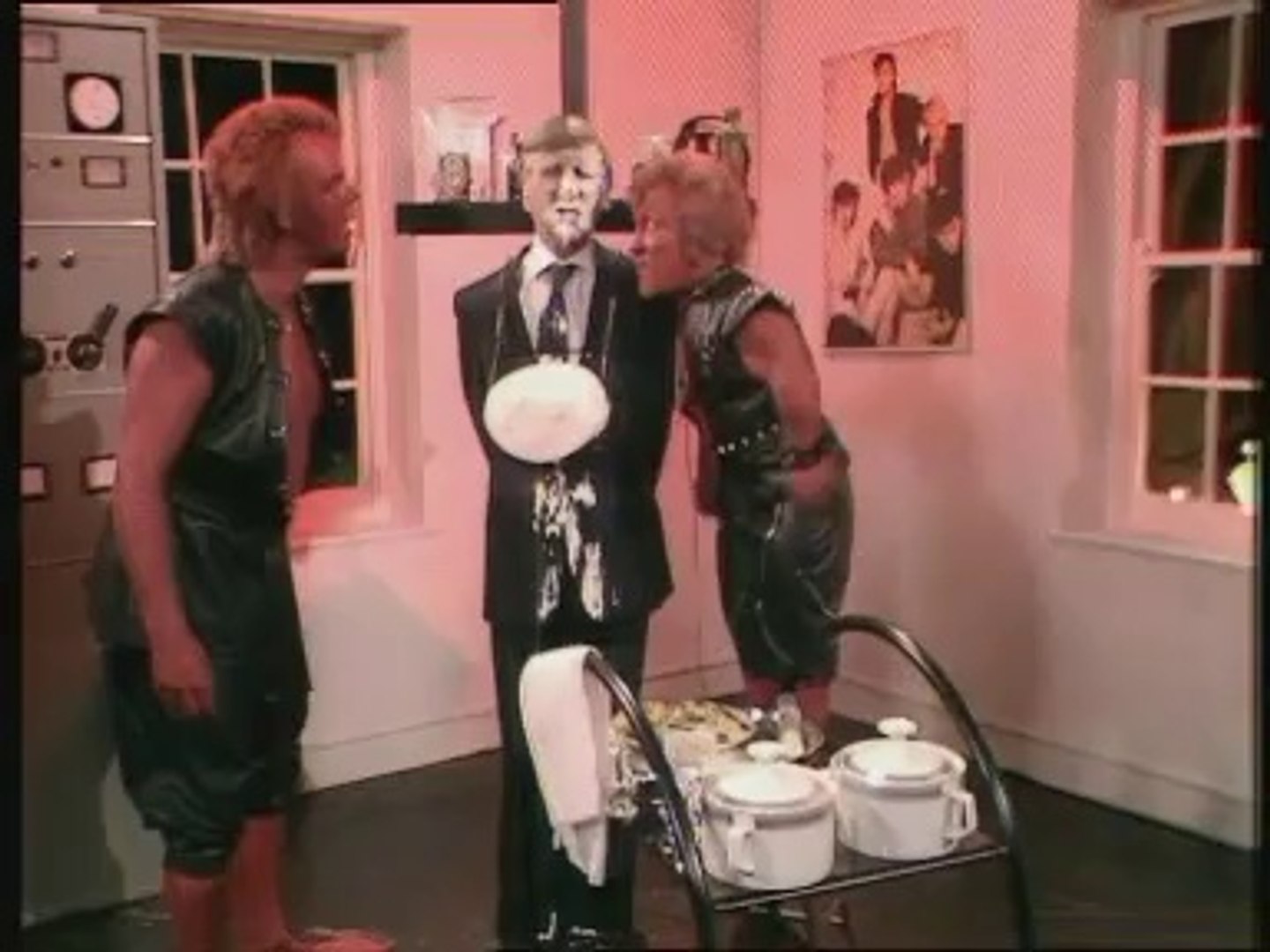 The Young Ones Season 1 Episode 03 Boring Video Dailymotion