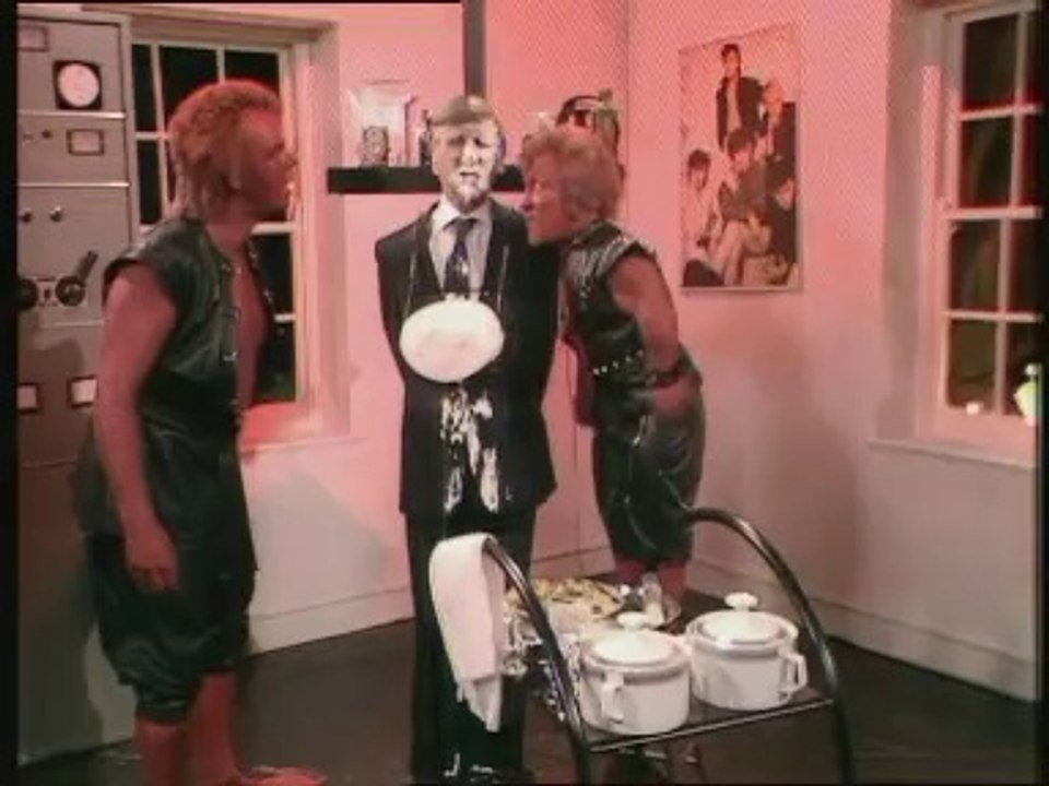 The Young Ones Season 1 Episode 03 - Boring