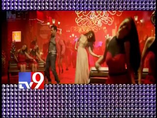 Star heroes turn as singers