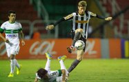 Botafogo bate o Coritiba e respira aliviado