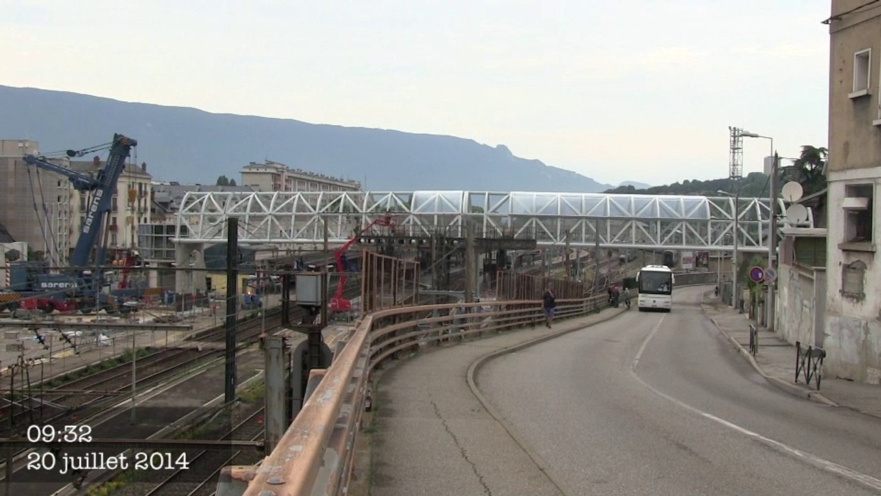 Chambéry: La passerelle Gare - Cassine est  en place