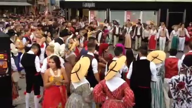 350 danseurs et musiciens au centre-ville de Martigues