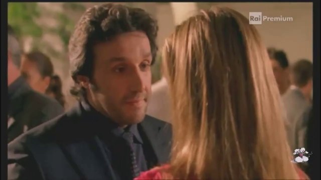 Flavio Insinna e Christiane Filangieri ballano alla festa della polizia