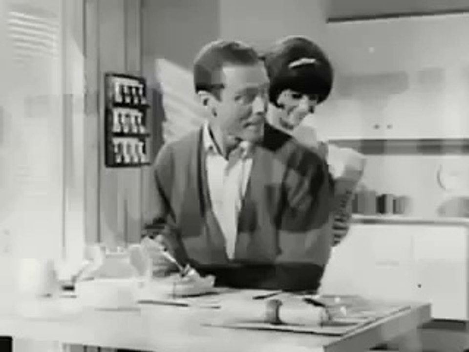 VINTAGE 60s POST TOASTIES AD ~ TV WIFE TELLS HER TV HUSBAND ABOUT THE BENEFITS OF TOASTED CEREAL