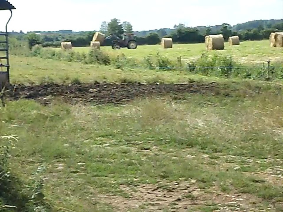 ramassage de balles de foin dans le 85.