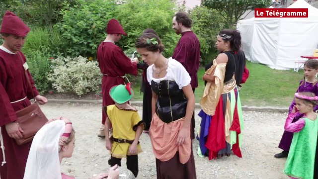 Dinan. Fête des remparts : les costumes qui donnent le sésame