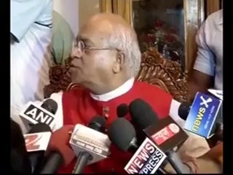 Dr Ved Pratap Vaidik Kicks outs Times Now's Journalist from his Press Conference for calling Hafiz Saeed a Terrorist