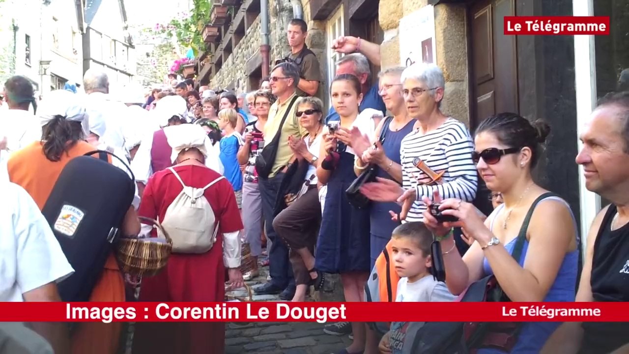 Dinan. La Fête des remparts sous le soleil