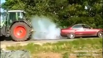Araba ile traktör çekişmesi