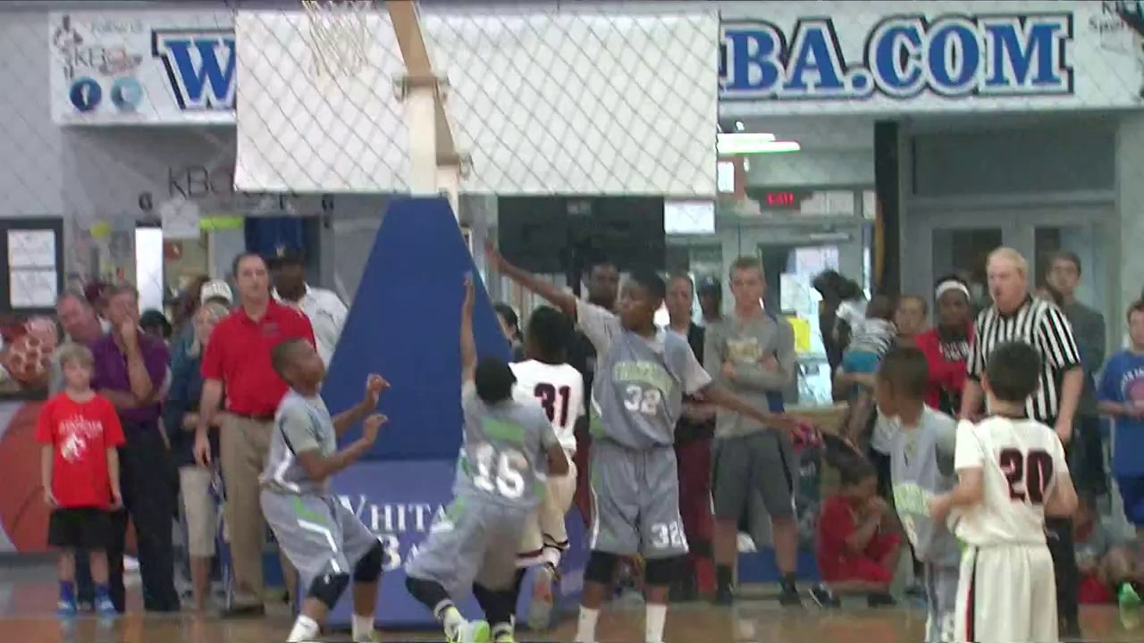 LeBron James papa heureux devant les exploits de son fils