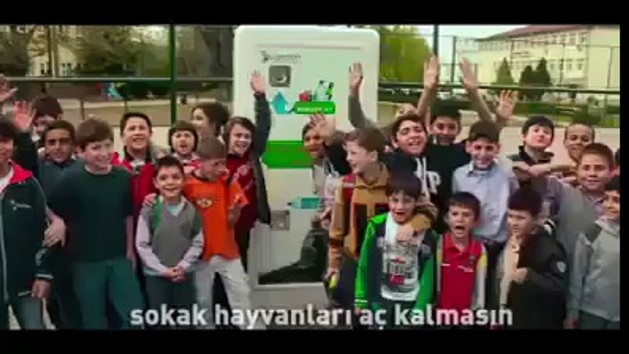 Sokak hayvanları için geri dönüşüm ödülü