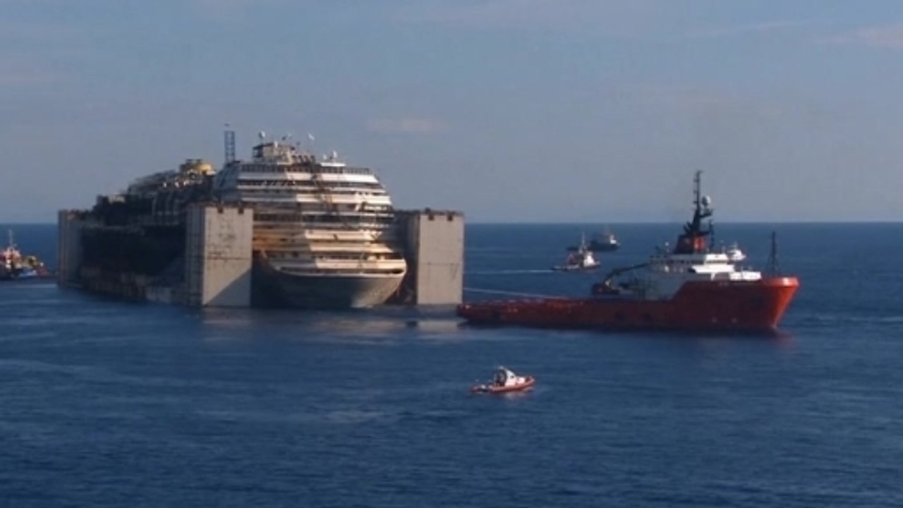 Costa Concordia heads to scrapyard