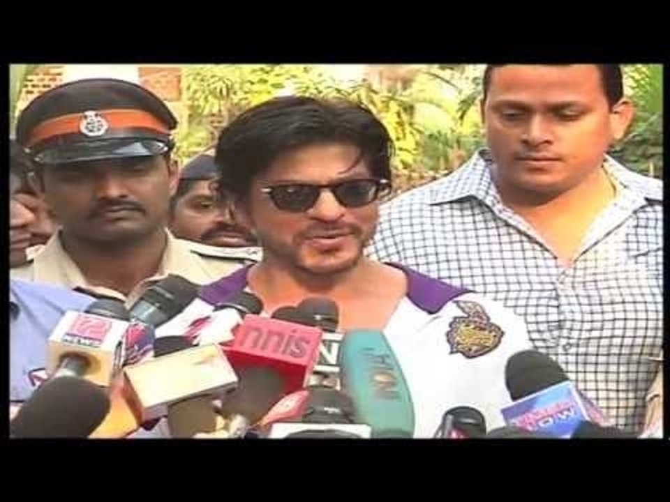 Shahrukh Khan Votes For Lok Sabha Elections 2014