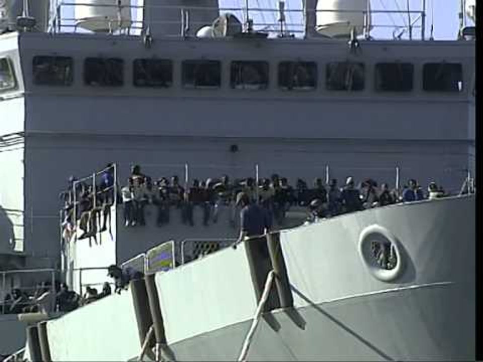 Salerno - Arriva la Nave Etna, sbarcati 2.186 profughi -live 3- (19.07.14)