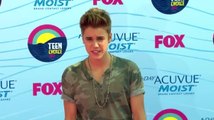 Justin Bieber pone a un club nocturno en LA en problemas por proveer bebidas alcohólicas a menores de edad