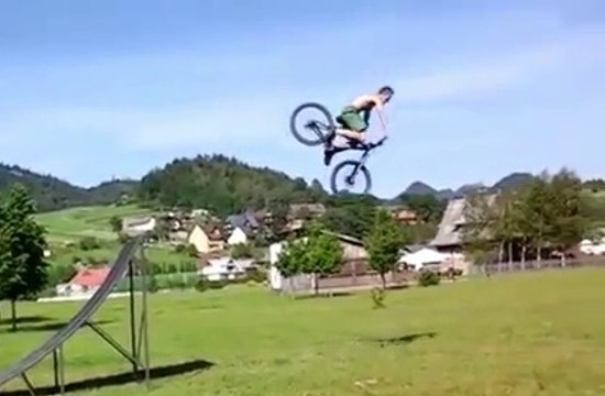 Worst bike fail ever : headshot!
