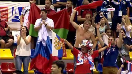 Brezilyalı oyuncular hakeme böyle saldırdı