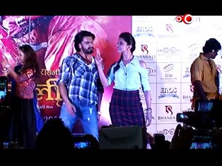 Ranveer Singh balancing between Deepika Padukone and his Mother