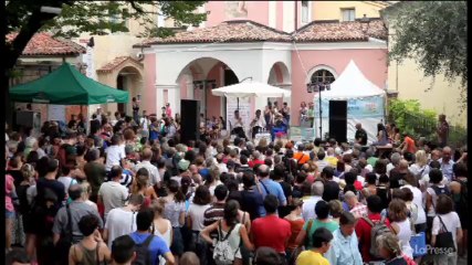 A Collisioni di Barolo Rita Pavone e il fumettista Art Spiegelman