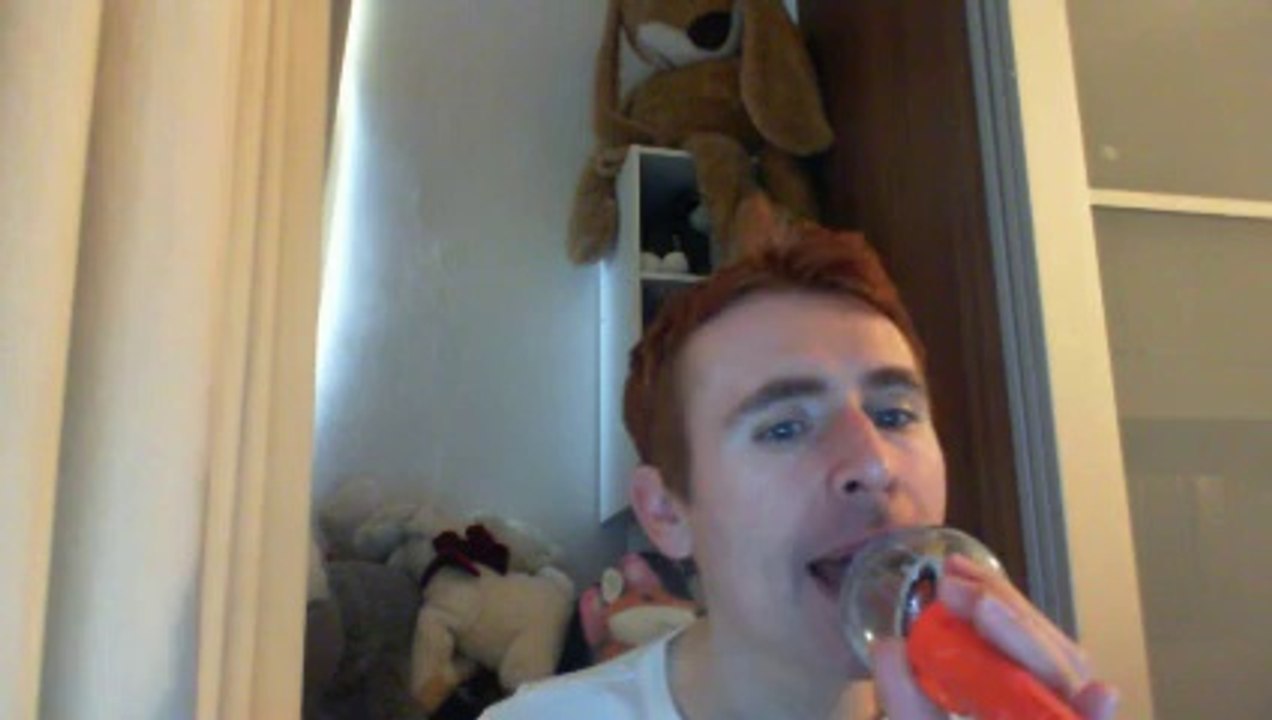 Wiwi égratigne "Barcelona" des Plastiscines