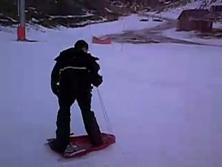 les pompiers font du snow luge