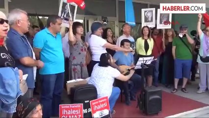 Akün Sahnesi Önünde 'Sanata Evet İhaleye Hayır' Eylemi