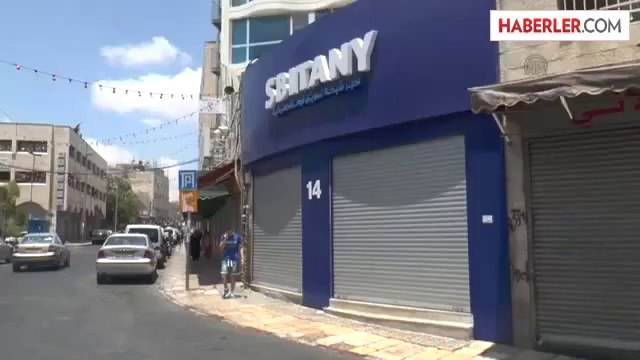 Filistin esnafı Gazze saldırılarını protesto için kepenk kapattı -