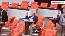 AK Partili Vekil Meclis'te Uyuklarken Görüntülendi