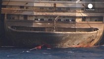 Una fuga de cumbustible retrasa el último viaje del Costa Concordia
