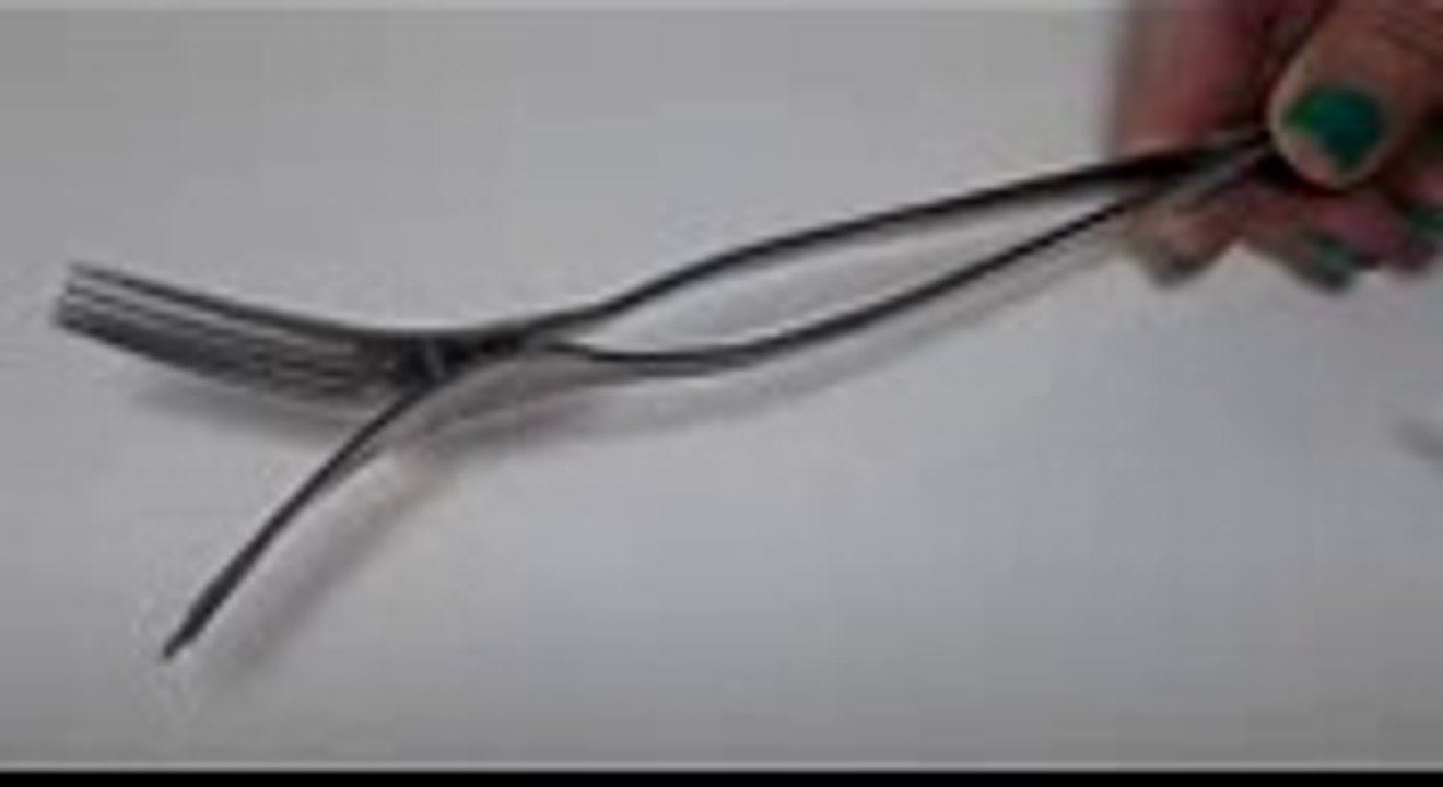 COMO HACER UNA PULSERA DE GOMITAS STARBURST(EXPLOSION DE ESTRELLAS)CON DOS TENEDORES