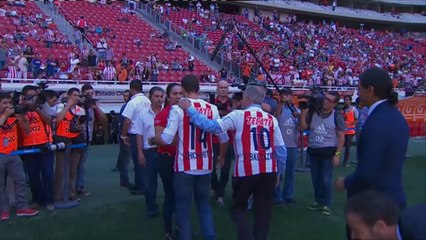 Chicharito e suo nonno, idoli a Guadalajara