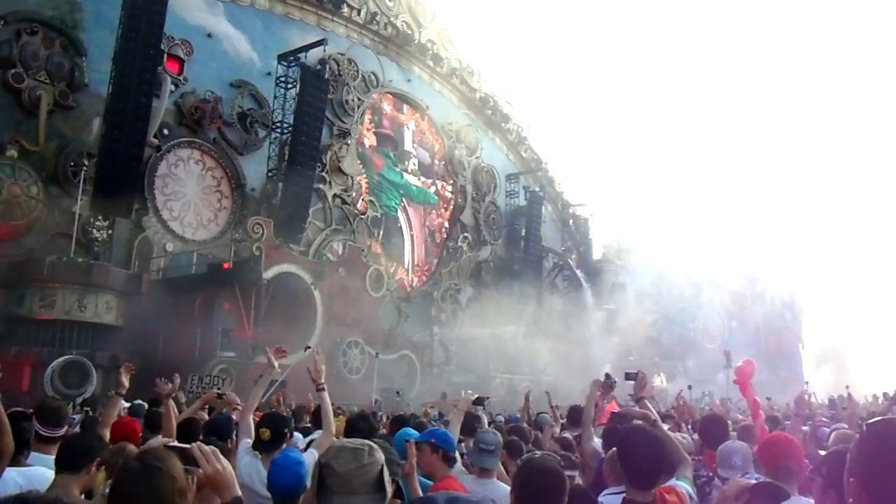 Tomorrowland 2014 skrillex