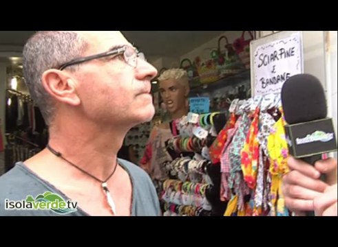 FORIO INVASA DAGLI AMBULANTI, I COMMERCIANTI: BASTA!