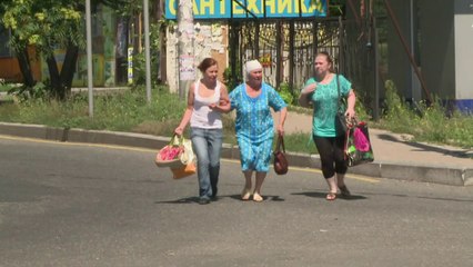 Civilians flee as Ukraine forces near pro-Russian bastion