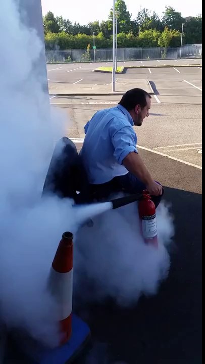 Se propulser avec des extincteurs Fail