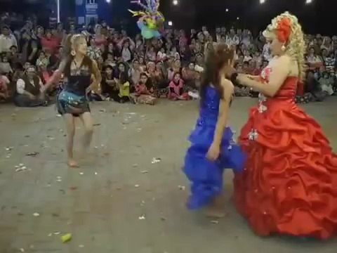 super roman havası oynayan kızlar