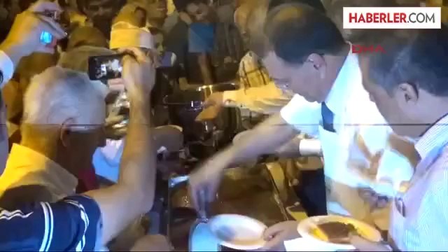 Hatay'ın Anavatana Katılışı, 75 Metrelik Künefe Halka Dağıtıldı