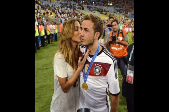 Mario-Gotze with his girl friend Ann-Kathrin-Brommel Worldcup-Final-kiss