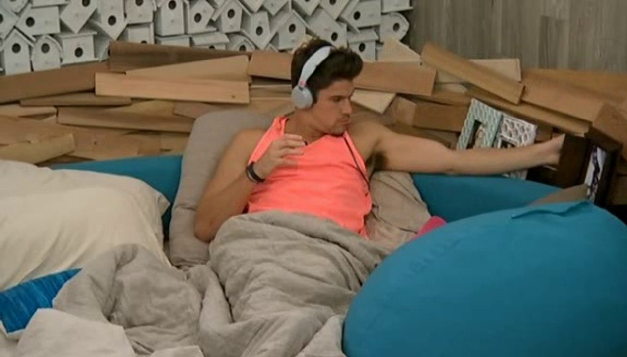 Zach looking at Frankie's pictures