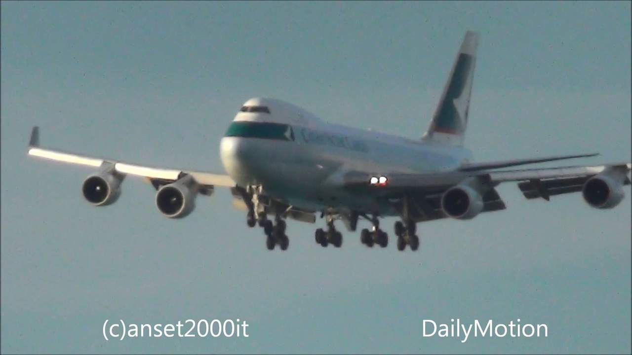 Boeing 747-8 and 747-400 Freighter Cathay Pacific Landing in Hong Kong International Airport