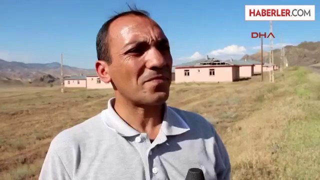 Erzurum'un Oltu İlçesinin Topkaynak Mahallesini Çekirgeler İstila Etti.