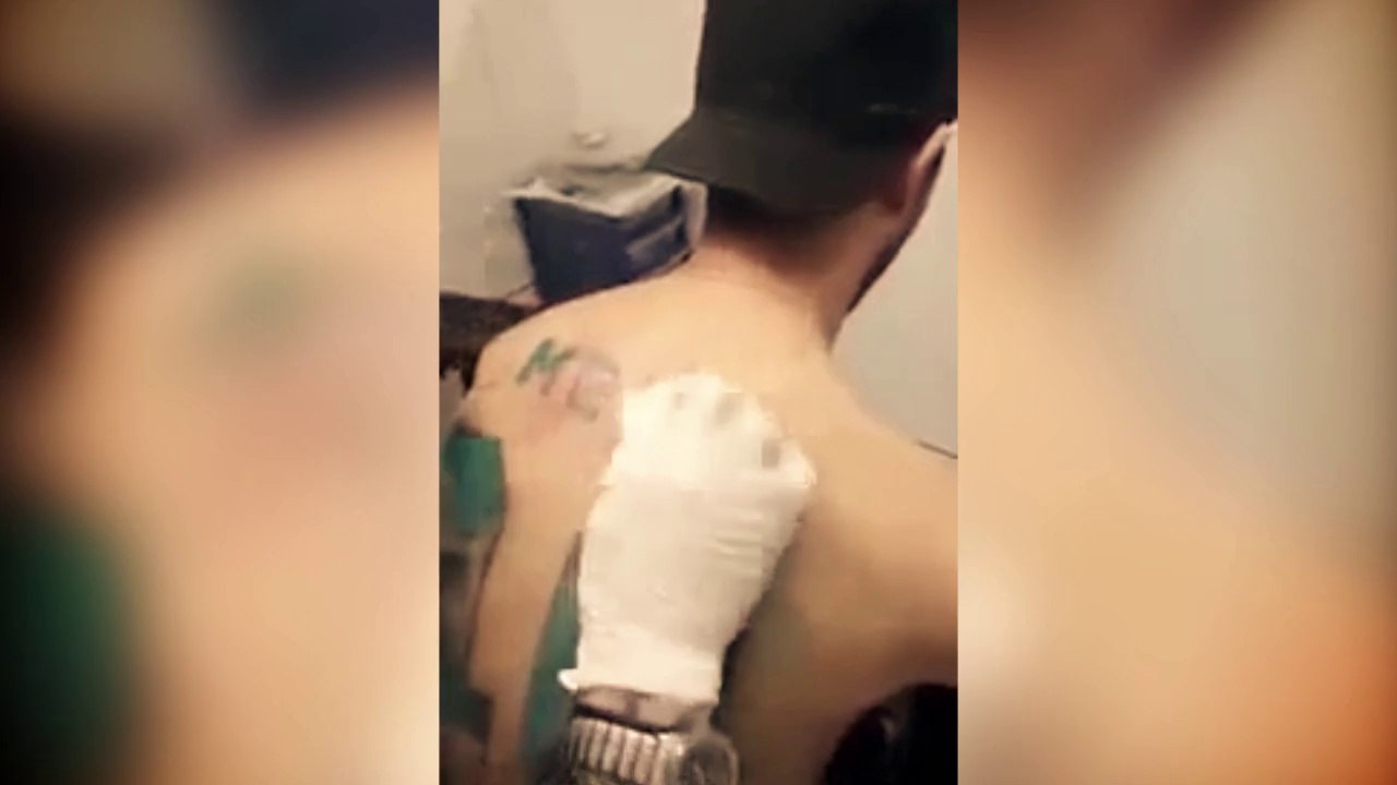 Lionel Messi rencontre un fan qui s'est fait tatouer "10 Messi" dans le dos !
