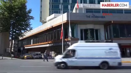İstanbul'da Bayraklar Yarıya İndirildi