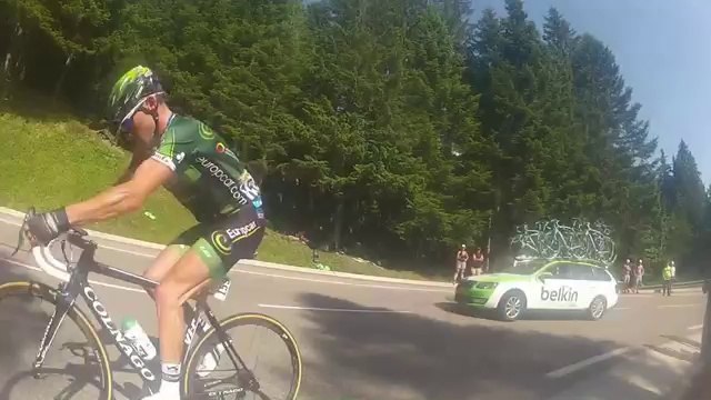 Le cycliste Thomas Voeckler pourri un spectateur pendant le Tour de France!