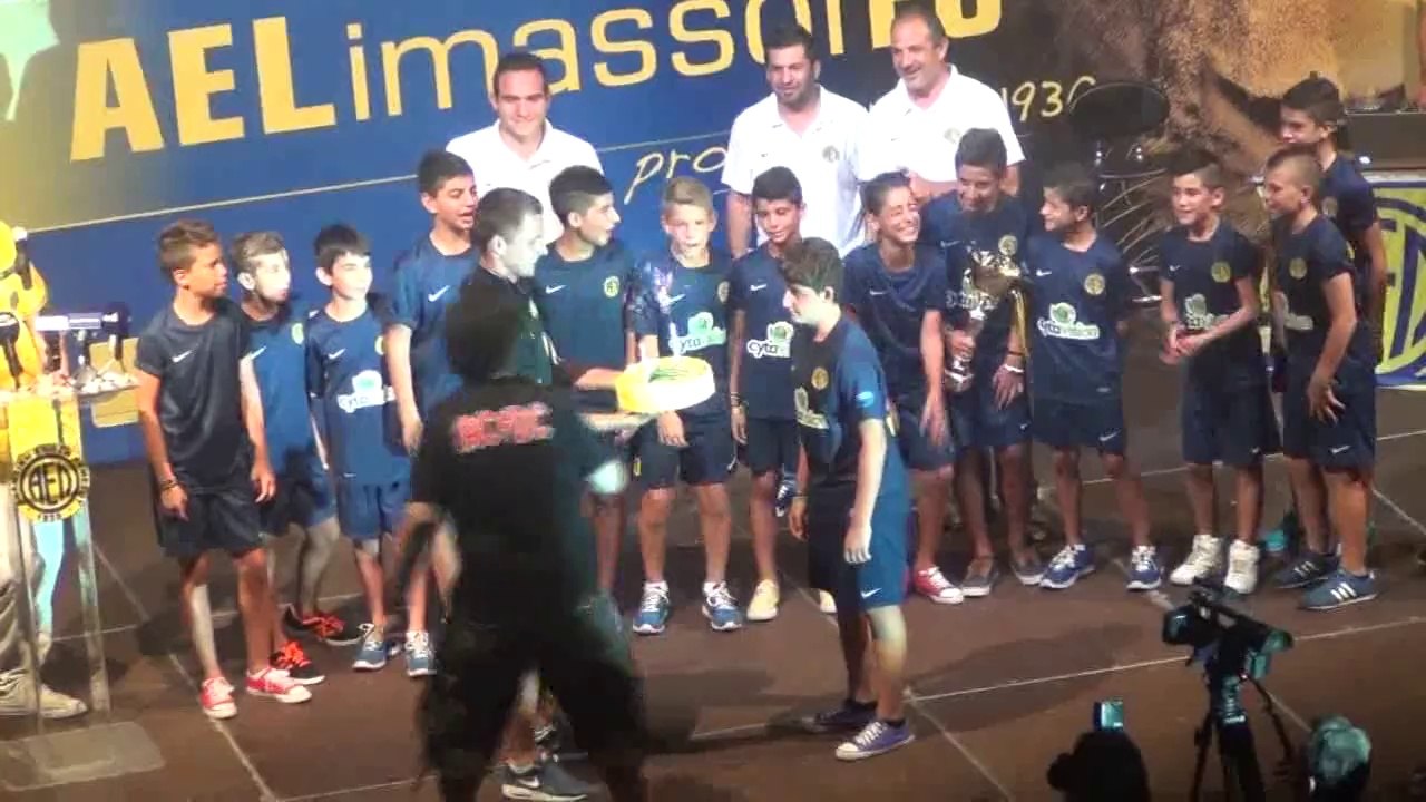 Fan Day ΑΕΛ - Γενέθλια παιδιού των Ακαδημιών επί σκηνής και παράδοση τούρτας από Γκικίεβιτς