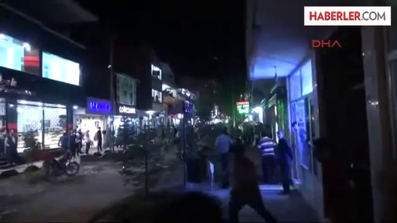 Polis Göstericilere Silah Çekti İddiası